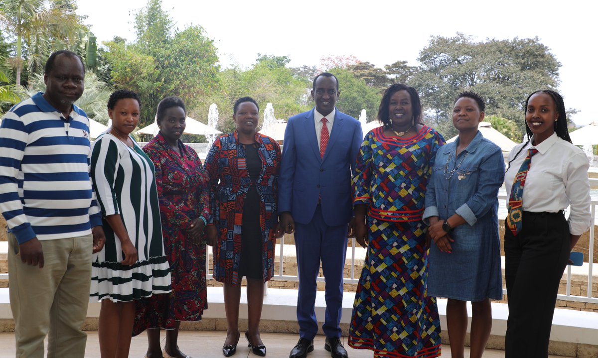 AFGMBoard's tweet image. Anti-FGM Board Chair Ipato Surum & CEO @lolojuberna met Narok Governor Patrick ole Ntutu to brief him on the upcoming Maasai Elders Declaration against FGM. Joined by Viola Rutto from @Amref_Kenya & Pauline Naikuni, Gender Officer, Narok. #EndFGM