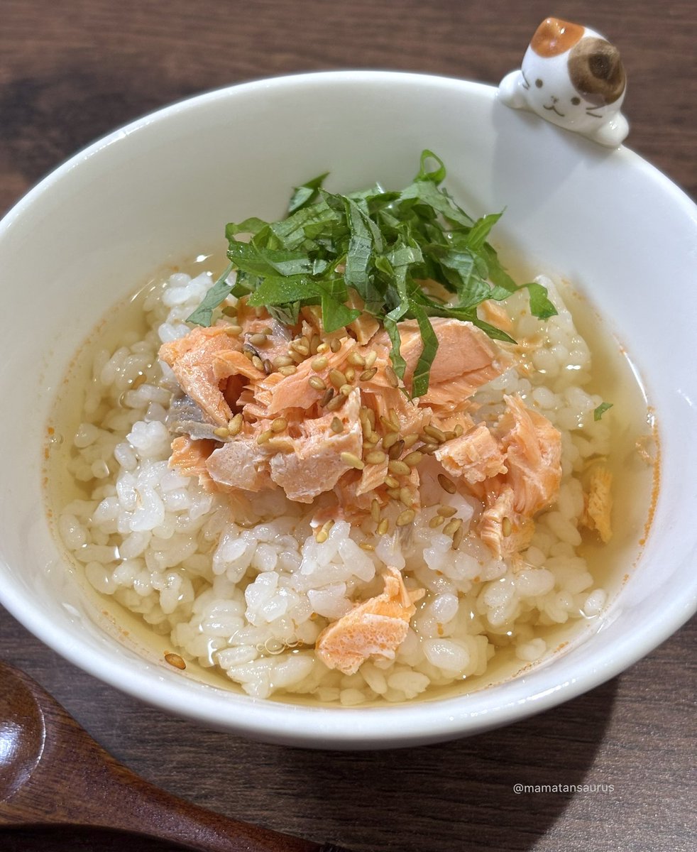 mamatansaurus's tweet image. 友達と夕飯食べてくるはずの娘
体調不良で帰宅したので
たまご雑炊
娘が食べてくるなら
親は適当に酒とつまみでいいやって
〆の鮭茶漬け
季節の変わり目ですからね😓
皆様寒暖差で体調崩しませんよう🍂
木曜日お疲れ様でした🌙