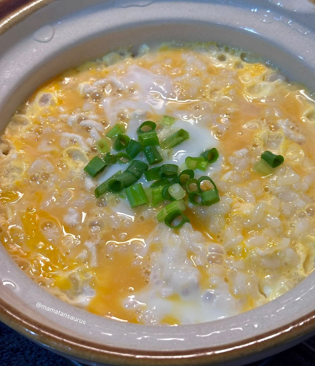 mamatansaurus's tweet image. 友達と夕飯食べてくるはずの娘
体調不良で帰宅したので
たまご雑炊
娘が食べてくるなら
親は適当に酒とつまみでいいやって
〆の鮭茶漬け
季節の変わり目ですからね😓
皆様寒暖差で体調崩しませんよう🍂
木曜日お疲れ様でした🌙