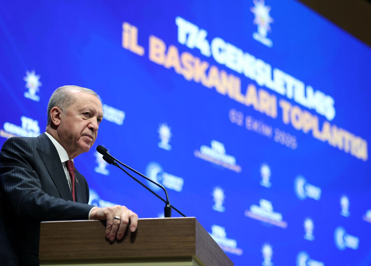 Genel Başkanımız ve Cumhurbaşkanımız Sayın Recep Tayyip Erdoğan, genel merkezimizde Genişletilmiş İl Başkanları Toplantımıza katıldı.