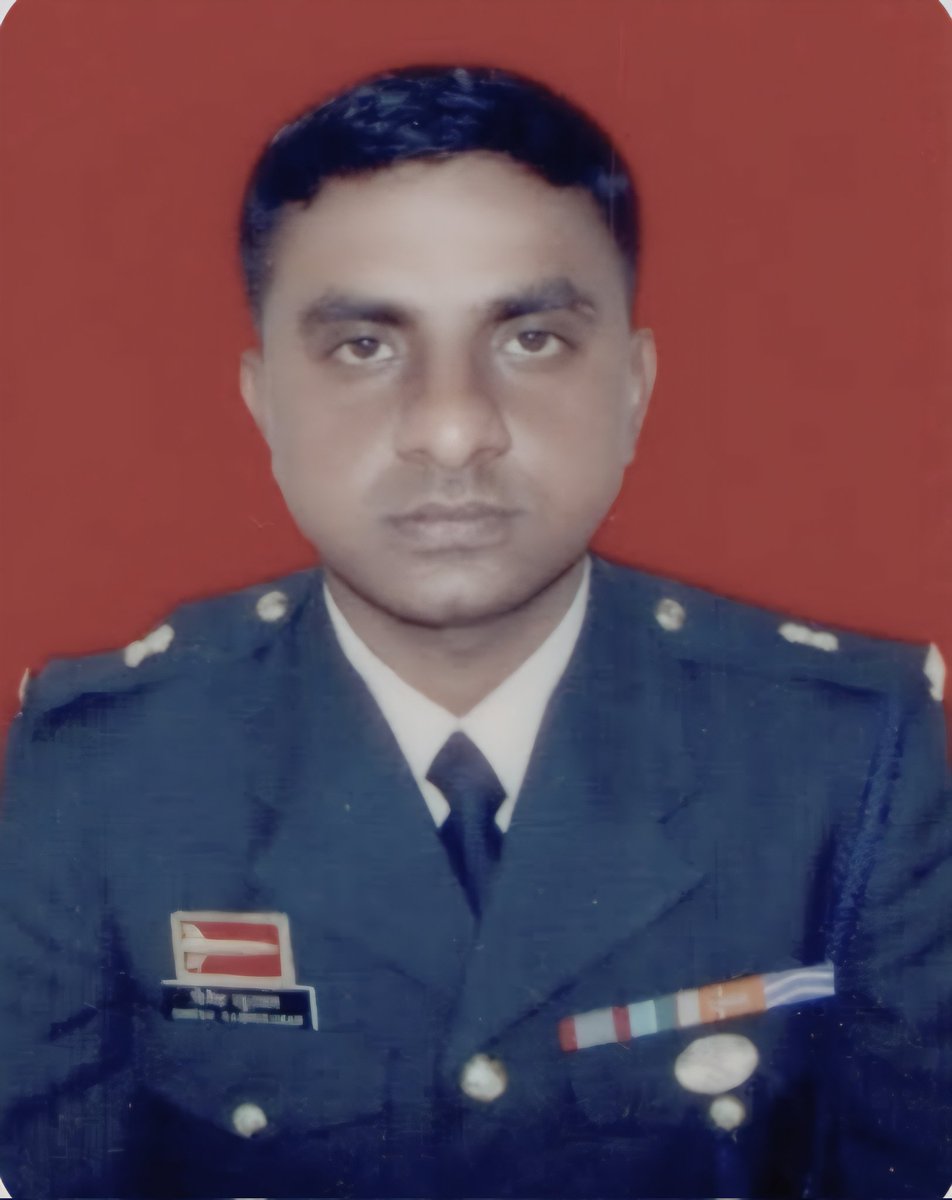 megirish2001's tweet image. Vijayadashami this year has coincided with the #BalidanDiwas of two of our Bravest of Bravehearts

Major Dinesh Raghuraman AC and Major K P Vinay KC, both young lions from 34 RR, led their boys to flush out terrorists hiding in the Tanmarg area of Baramulla. The fight lasted 36…