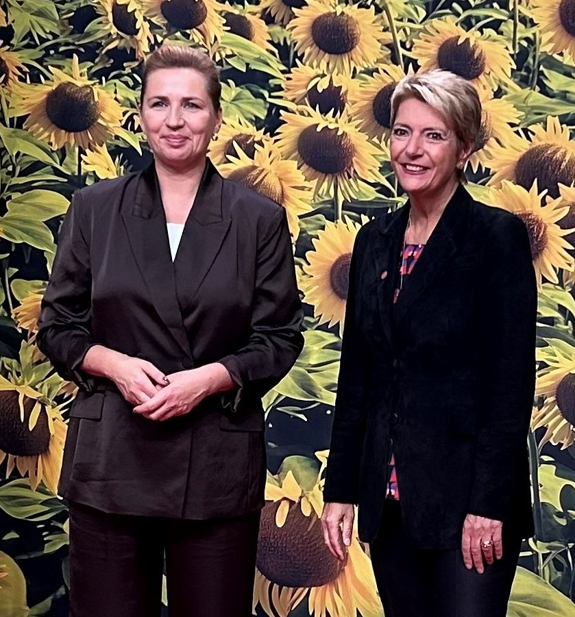 keller_sutter's tweet image. Die Schweiz engagiert sich für wirtschaftliche Sicherheit. Schlüssel dazu sind eine nachhaltige Haushaltspolitik und Wettbewerbsfähigkeit. Meinen Standpunkt habe ich am Gipfeltreffen der Europäischen Politischen Gemeinschaft in Kopenhagen dargelegt. #EPC ➡️efd.admin.ch/de/newnsb/P4NJ…