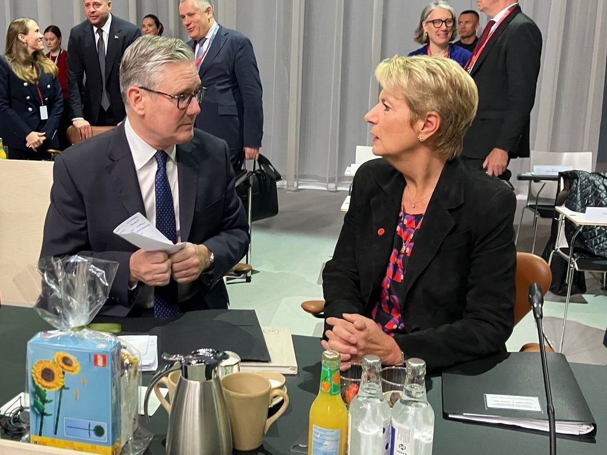 keller_sutter's tweet image. Die Schweiz engagiert sich für wirtschaftliche Sicherheit. Schlüssel dazu sind eine nachhaltige Haushaltspolitik und Wettbewerbsfähigkeit. Meinen Standpunkt habe ich am Gipfeltreffen der Europäischen Politischen Gemeinschaft in Kopenhagen dargelegt. #EPC ➡️efd.admin.ch/de/newnsb/P4NJ…