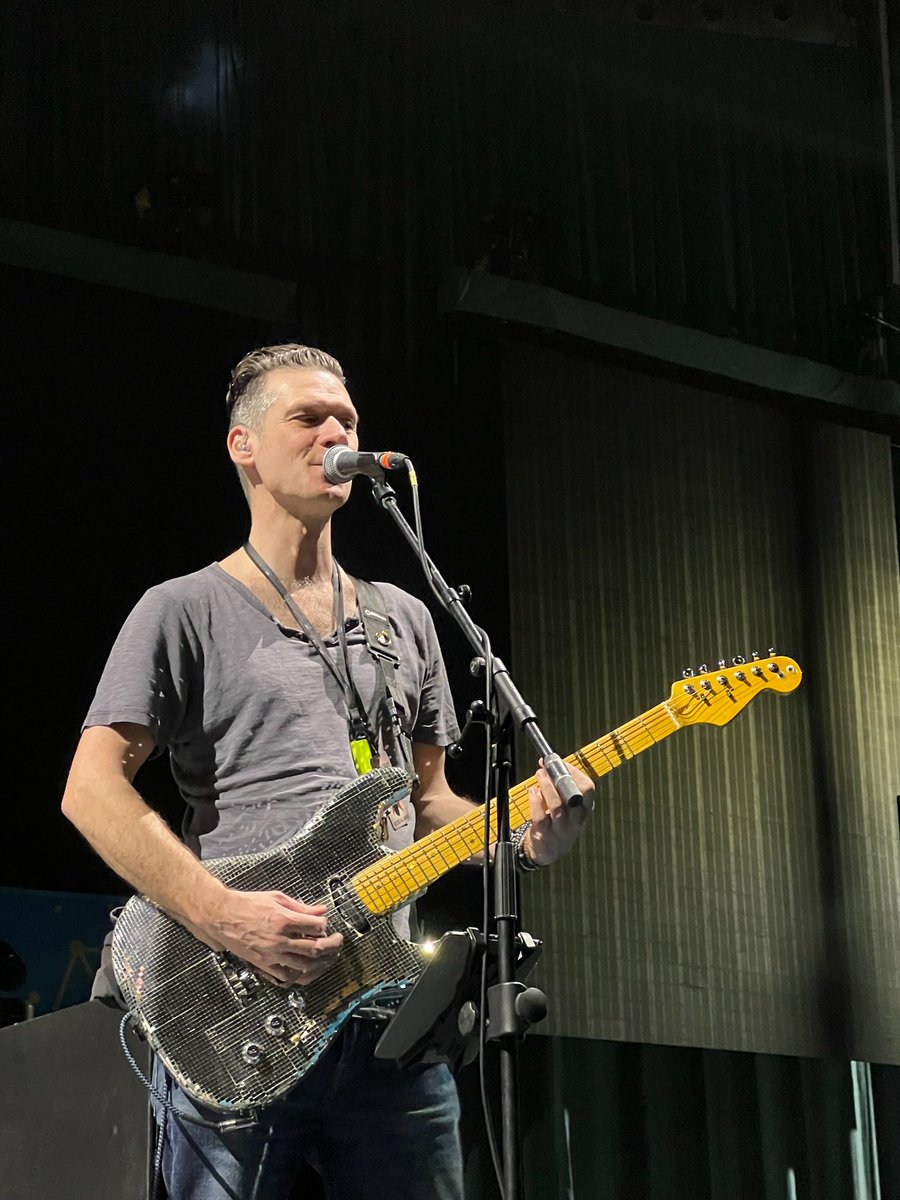 martindkennedy's tweet image. Soundchecking the mirrorball 🤘🏻🎸

#mirrorball #soundchecking #singing #guitarplayer