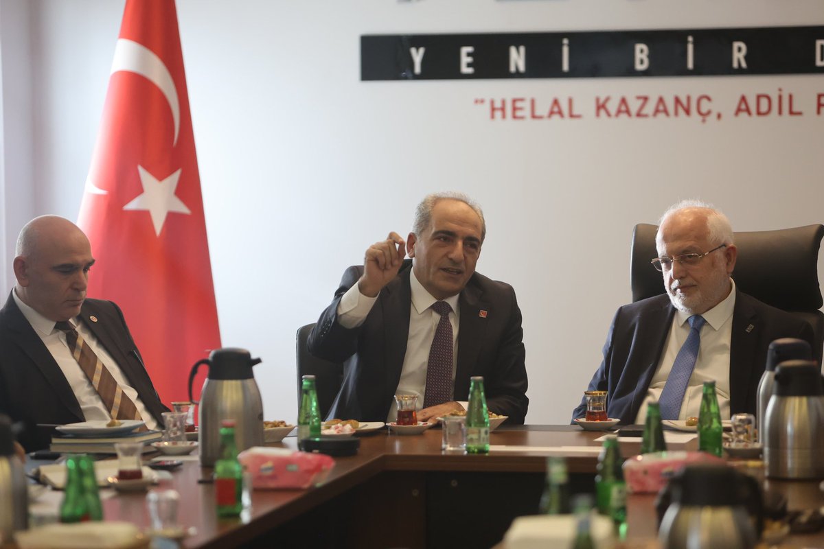 tugrulyalcinkay's tweet photo. Yeni Bir Dünya İş Adamları Derneği YENİAD Genel Başkanı Sn. Selman Esmerer’i ziyaret ettik.

Girişim özgürlüğü, temiz kazanç ve adil  gelir dağılımı misyonuyla faaliyet gösteren derneğimizin Genel Başkanı Selman Esmerer ve yönetimine başarılar diliyorum. https://t.co/k7dIJ7NAJa
