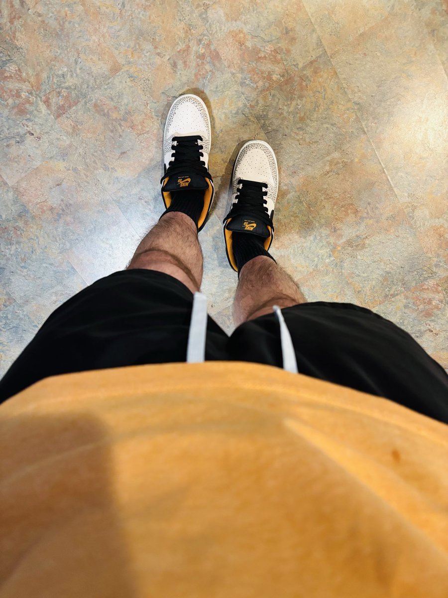 Moonman989's tweet image. #kotd #yoursneakersaredope #dunktober @nikesb @waterwhendry_ Happy Thursday! Have a great day, be kind and be safe!! โ๐ป๐งก๐ค