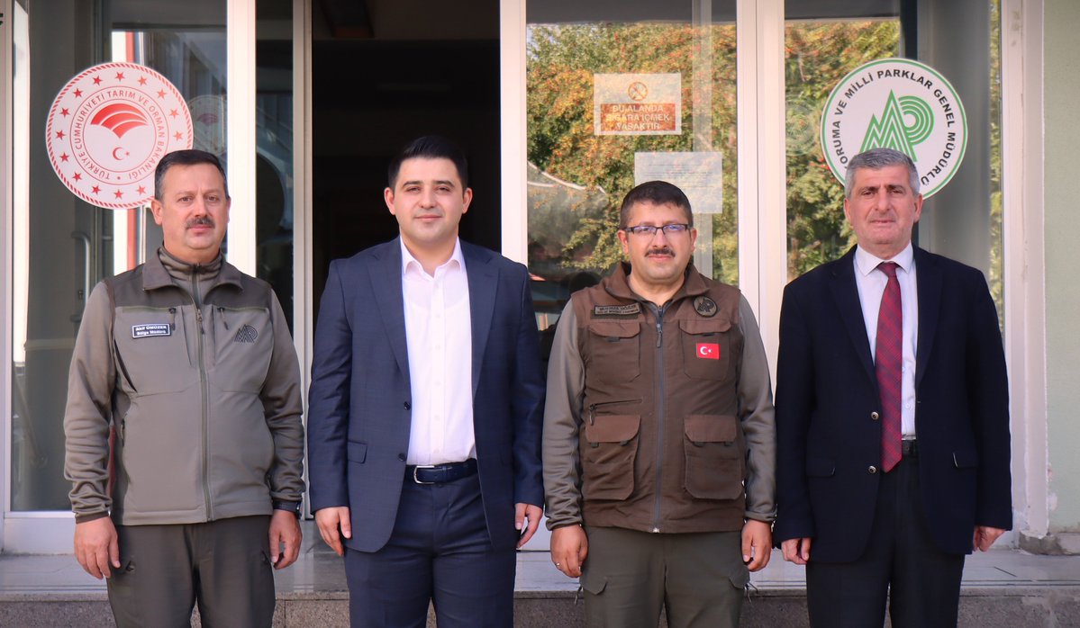 Şenkaya Kaymakamı’ndan Bölge Müdürümüze Ziyaret
Şenkaya Kaymakamı Sayın Murat Çürük, Bölge Müdürümüz Sayın Akif Ümüzer’i makamında ziyaret etti. Ziyarette Bölge Müdür Yardımcımız Sayın Mustafa Gözler de hazır bulundu. Sayın Ümüzer, nazik ziyaretleri için teşekkür etti.