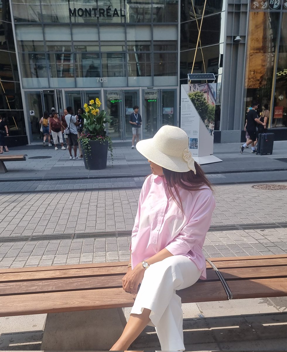 🎀 Octobre Rose 🎀
Le cancer du sein peut être détecté tôt grâce au dépistage.
👉 Palpez régulièrement vos seins.
👉 Consultez un médecin au moindre changement.
👉 Après 40 ans, faites une mammographie tous les 2 ans.

💡 La prévention sauve des vies.
En parler, c’est déjà