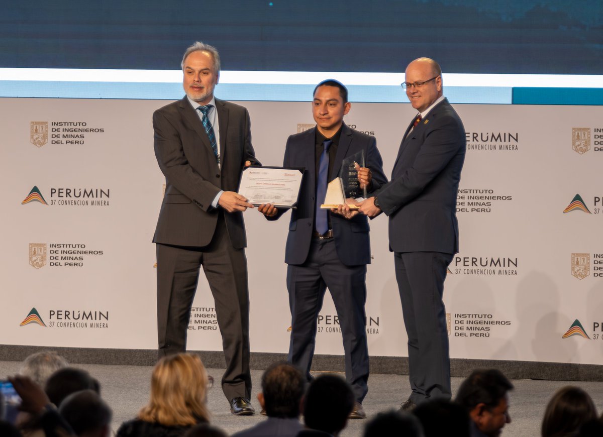 AngloAmerican's tweet photo. At this year's @Perumin convention, we were honoured to achieve first place in the Mining 4.0 category for our innovative digital twin project, as well as being awarded the #PERUMIN Seal for Excellence in Gender Equity.
Learn more about our participation:
https://t.co/3mPOkuMbhZ https://t.co/hnvv3CL67a