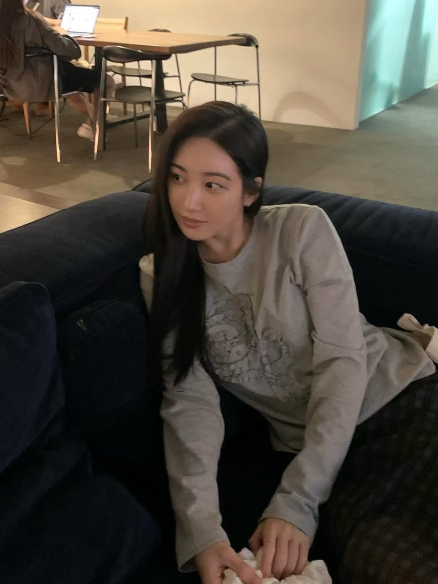 251002 Instagram Post

“하늘나비“

#유경 #YUKYUNG