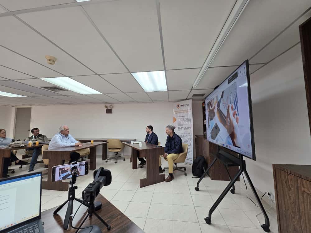 En la Junta Directiva de CAVENVASE del mes de septiembre, las empresas afiliadas se reunieron para conversar sobre la operatividad del sector y las próximas actividades del gremio.