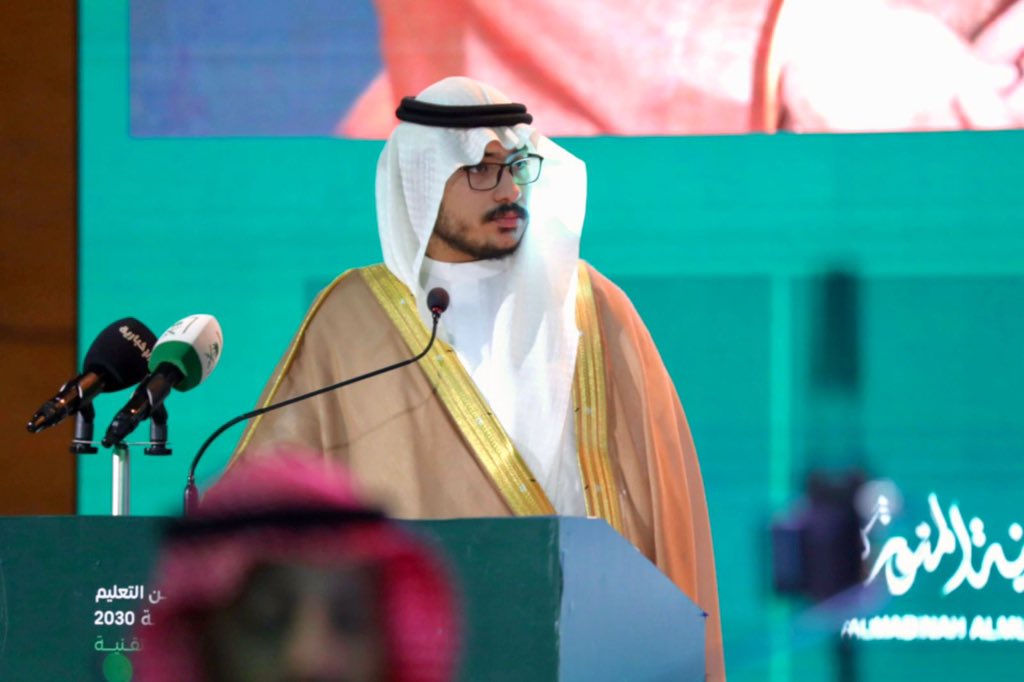 DaghstaniBashar's tweet image. سعدت وتشرفت بتقديم حفل #مؤتمر_الجيل_الخامس_من_التعليم
أمام صاحب السمو الملكي الأمير #سلمان_بن_سلطان أمير منطقة #المدينه_المنورة