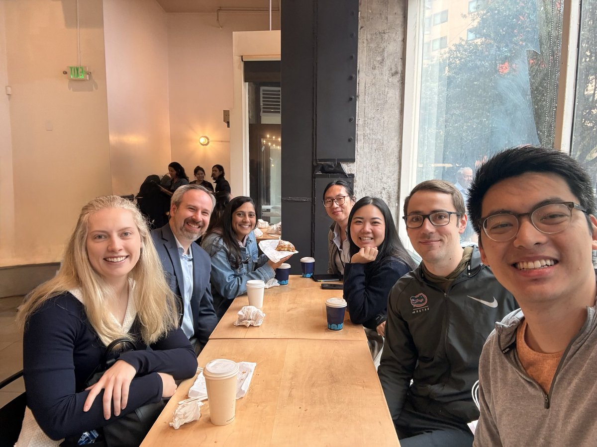 ShannonJiangMD's tweet photo. Had a blast at #ASTRO25 with the best co-residents (also feat. @Barnes_J_M)!! ☺️ @WashUMedRadOnc @SitemanCenter @aldenvdsouza @Mike_Padgett1 @poonamdalwadiMD @KChen_MD https://t.co/FadMMwRHYE