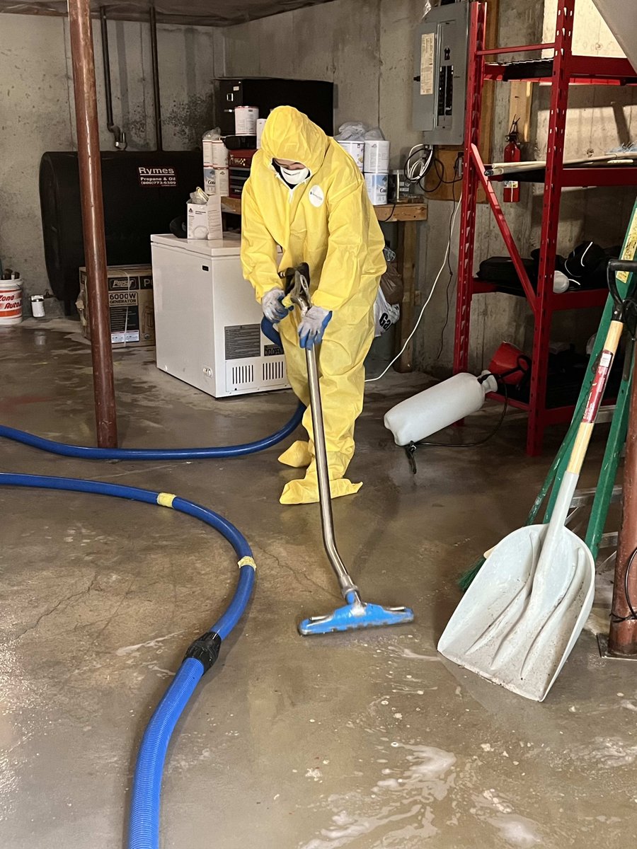 SMbyElitePA's tweet photo. A flooded basement is stressful, but fast water extraction by ServiceMaster can make all the difference ⏱️💦 We're committed to getting your home back to normal in no time! #DamageRestoration #BasementFlood #HomeRestoration #WaterDamage https://t.co/GzF7s0cV9G