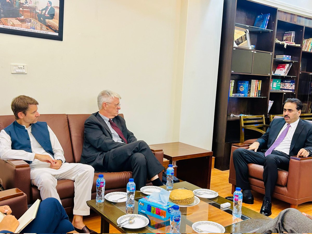WasimMallah's tweet photo. وزیر آبپاشی و منصوبہ بندی سندھ جام خان شورو سے ورلڈ بینک واٹر پریکٹس مینیجر مائیکل ہینی کی قیادت میں وفد کی ملاقات۔
سیلابی صورتحال، انڈس واٹر ٹریٹی، سکھر و گڈو بیراج بحالی پر گفتگو۔
جام خان شورو نے ورلڈ بینک کے تعاون پر شکریہ ادا کیا۔ https://t.co/bbCoVxooM0