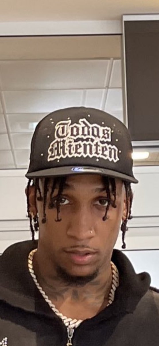 Causa revuelo  entre la fanaticada cántabra (norte de España), la gorra con que ha llegado puesta el dominicano Jassel Pérez a Santander <a href="/RDBSeleccion/">Selección de Baloncesto de la República Dominicana</a> <a href="/hgomez27/">Héctor Gómez</a> <a href="/antoniopuesan/">Antonio Puesán</a> <a href="/ElTioElie/">Eliezer González Caraballo</a> <a href="/EJLantigua/">Erick José Lantigua</a> <a href="/dSoldevila/">Dionisio Soldevila</a> <a href="/RicardoRod6/">Ricardo Rodríguez</a> <a href="/basketdom/">basketdominicano.com</a>