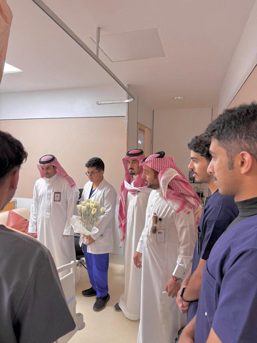 cams_nu's tweet image. ضمن فعاليات عزنا بطبعنا وذلك تزامنا مع اليوم الوطني ال95، قامت كلية العلوم الطبية التطبيقية ممثلةً بوحدة الخدمة المجتمعية وبالتعاون مع وحدة الأنشطة الطلابية بزيارة لمرضى مستشفى الملك خالد بنجران. وتم خلال الزيارة تقديم عدد من الهدايا التذكارية. متمنين لهم الشفاء العاجل.…