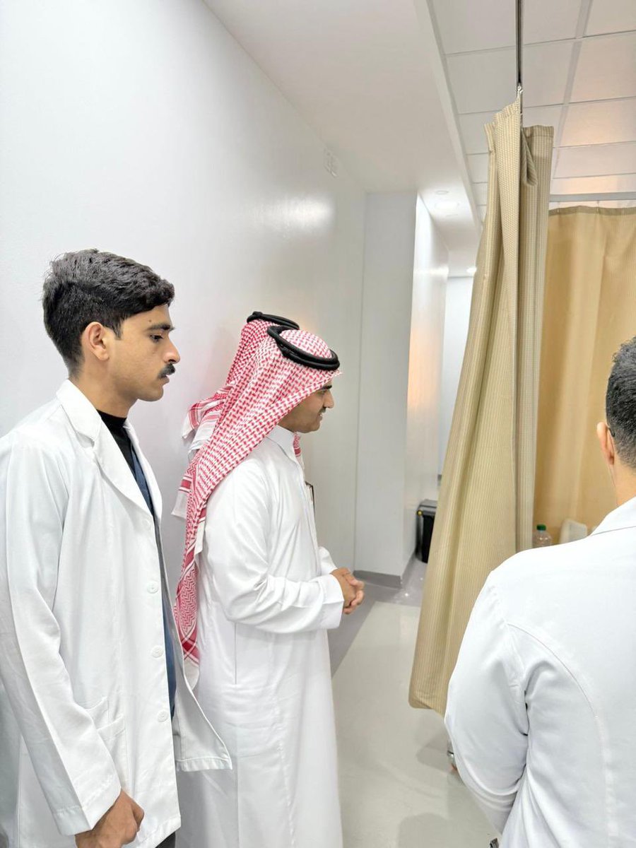 cams_nu's tweet image. ضمن فعاليات عزنا بطبعنا وذلك تزامنا مع اليوم الوطني ال95، قامت كلية العلوم الطبية التطبيقية ممثلةً بوحدة الخدمة المجتمعية وبالتعاون مع وحدة الأنشطة الطلابية بزيارة لمرضى مستشفى الملك خالد بنجران. وتم خلال الزيارة تقديم عدد من الهدايا التذكارية. متمنين لهم الشفاء العاجل.…