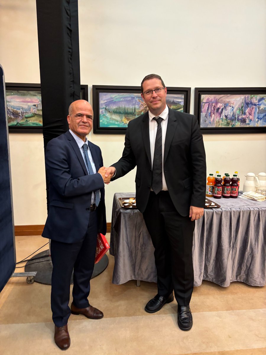 SEMIGRATION's tweet image. Le #SEM finance le projet #ICMPD pour développer un système de formation professionnelle en matière de migration en 🇩🇿. Lancement du projet par le Ministre Saïd Sayoud aux côtés de l’Ambassadeur Hendrick Krauskopf, renforçant encore la collaboration migratoire entre 🇨🇭et 🇩🇿.