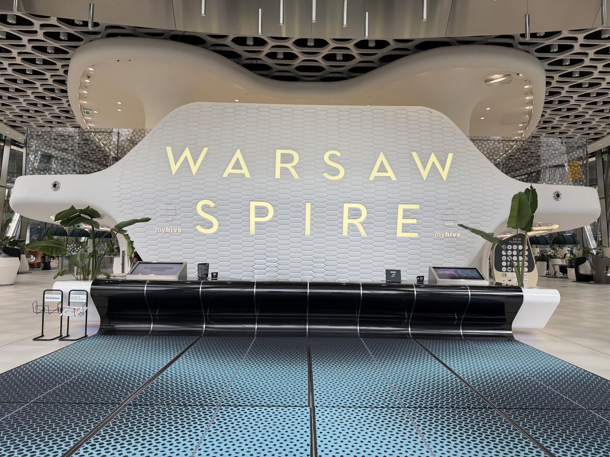 TheDigitalLine's tweet image. Hugely appreciated the teams at @Samsung David Birkett, Dennis Kaka &amp;amp; #HARMANInternational, Simeon Ludwell hosting my YTL colleagues Davin Eversett, Jonathan McDiarmid and me at the newly launched experience centre in the Warsaw Spire in Poland
#SmartCity #SmartArena