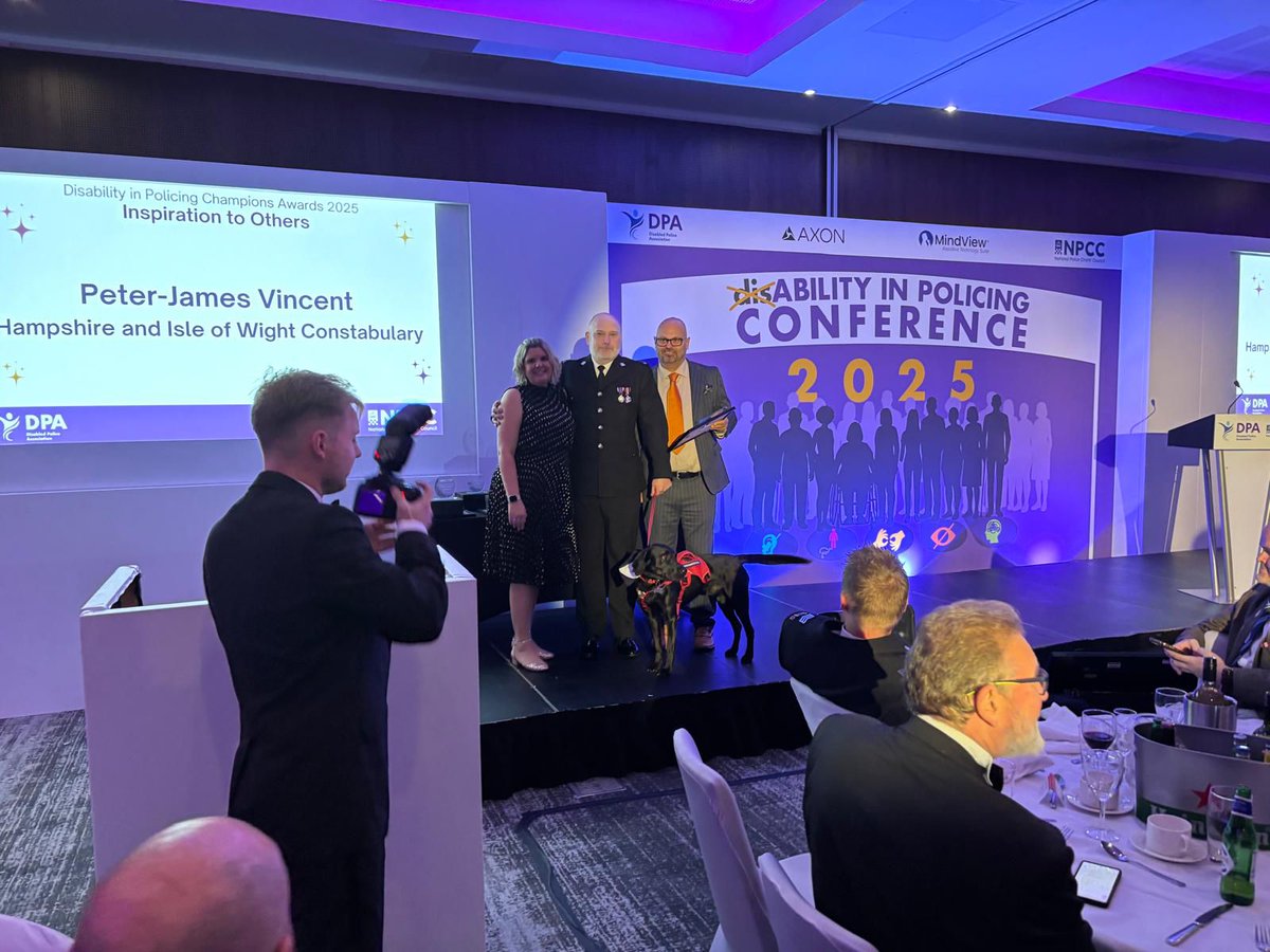ServiceDogsUK's tweet image. Congrats to PC PJ Vincent &amp;amp; his PTSD Assistance Dog Dexter for winning the Inspiration to Others Award at the Disability in Policing Conference earlier this week! 🐕‍🦺

A true testament to their strength, resilience &amp;amp; unbreakable bond 🐾❤️ #ServiceDogs #Inspiration