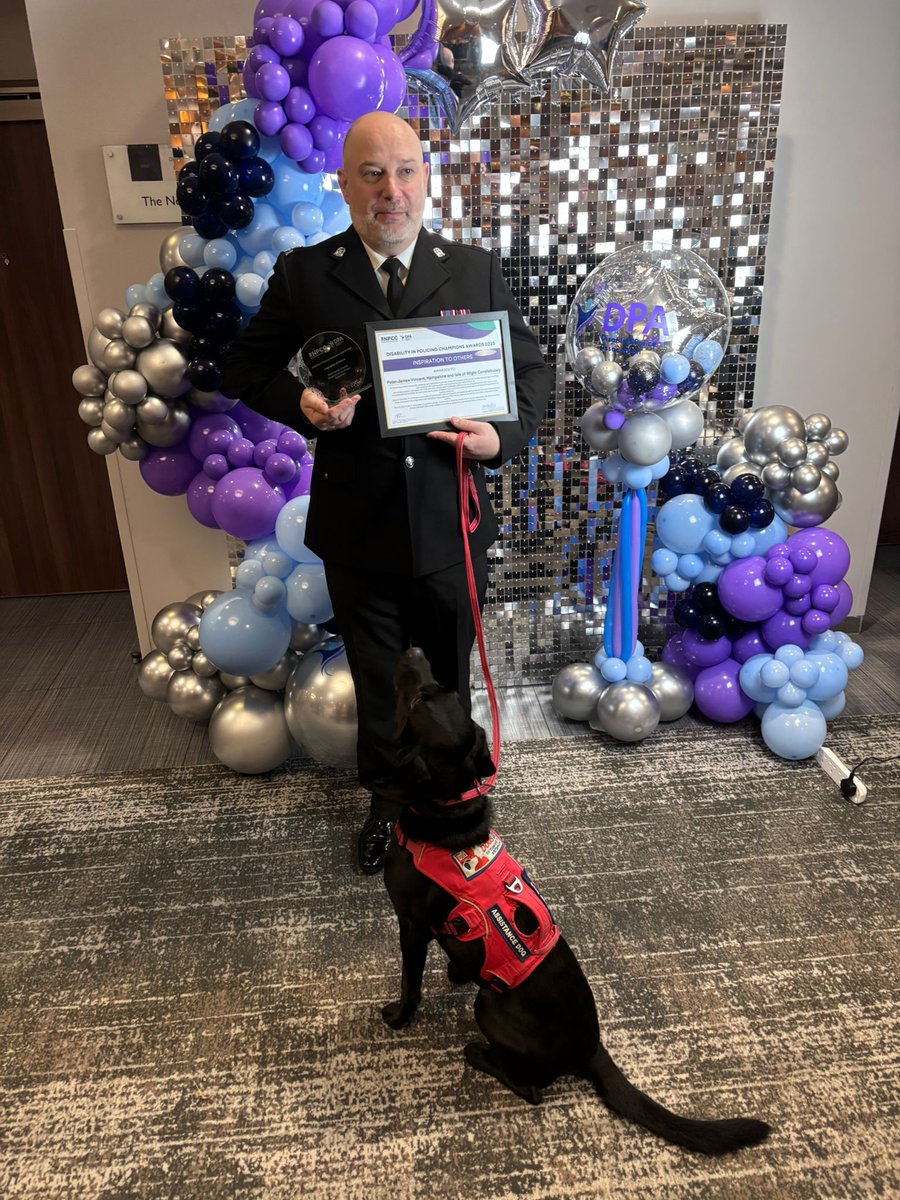 ServiceDogsUK's tweet image. Congrats to PC PJ Vincent &amp;amp; his PTSD Assistance Dog Dexter for winning the Inspiration to Others Award at the Disability in Policing Conference earlier this week! 🐕‍🦺

A true testament to their strength, resilience &amp;amp; unbreakable bond 🐾❤️ #ServiceDogs #Inspiration