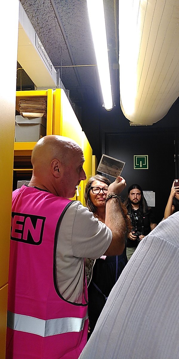 infoqpuntocom's tweet image. Cuando entras en los sótanos de un #archivohistoricoeuskadi con un grupo de ciudadanos diversos....la historia sale a la luz. Programa de visitas #openhousebilbao