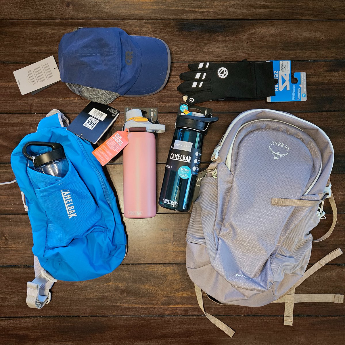 3eaglehalf's tweet image. Door prizes are starting to roll in! Thanks to The Hiker Box in Eagle River, we're giving away gear from @OspreyPacks, @Zensah, @ORGEAR, and @CamelBak to randomly selected bib numbers after the race. Be sure to check the board before you leave to see if you're a lucky winner!