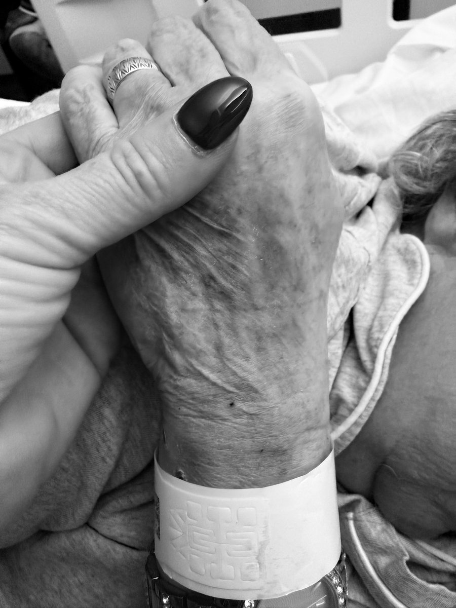 lottie81's tweet photo. Come on mum, keep fighting #braintumor ❤️❤️❤️ https://t.co/zN6VoSBEnM
