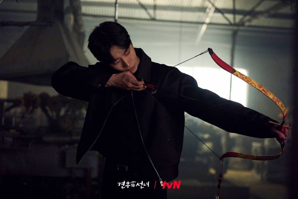 only6choo's tweet image. 양궁하는 배견우 손을 절대 봐.......~