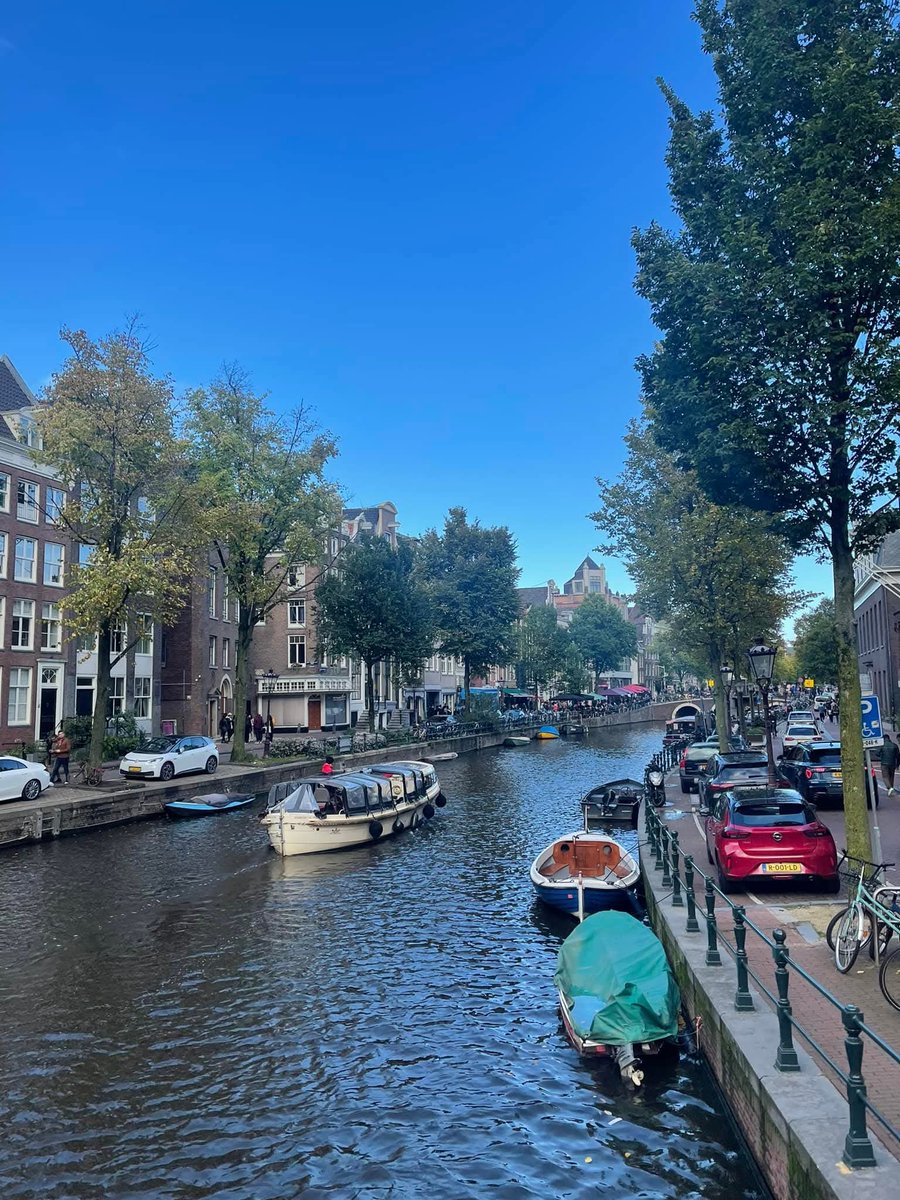 DavidRose200's tweet image. 🌿 Sometimes all you need is a quiet walk by the water… a little pause, a little breath, and suddenly life feels lighter. 🚤✨
#LittleBreak #CanalVibes #PeacefulMoments #CityCalm