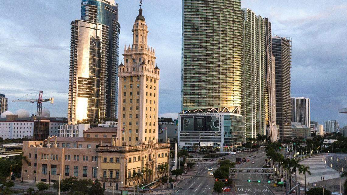 QCTLKNews's tweet image. Florida gives green light 🚨 Trump Presidential Library set for downtown Miami beside historic Freedom Tower. Construction must begin within 5 years. 🇺🇸📚
#TrumpLibrary #Miami #FreedomTower #DeSantis #Politics #Trump
