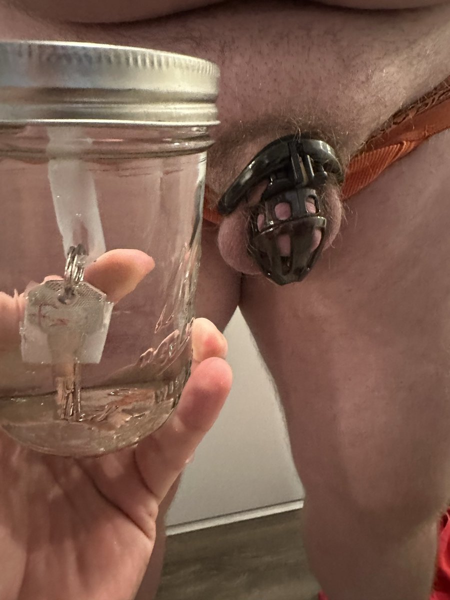 Happy #Locktober, boys! My chore slave f*g is locked and keys will soon be frozen. he is also required to pay a keyholding fee for each day he’s locked. 

One of a few subs I’m holding keys for/keeping accountable for Locktober 🔐🌶️😈