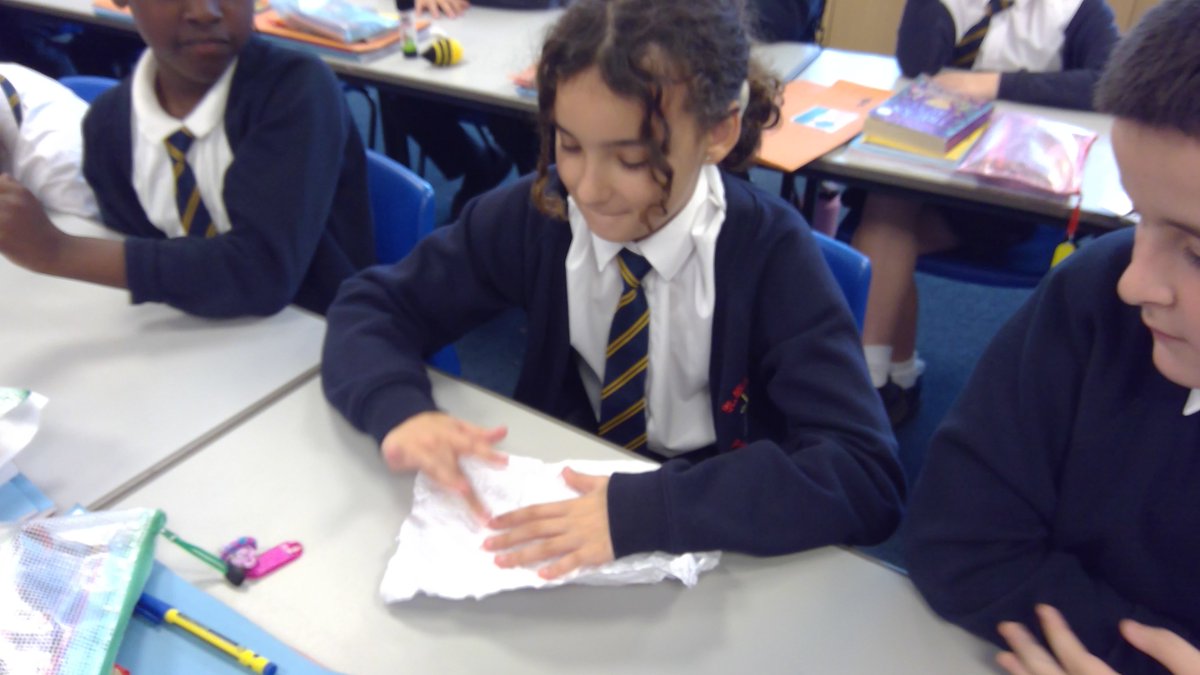 michael_primary's tweet image. Year 5
We explored the negative effects of online and offline bullying. We demonstrated, using a piece of paper, how the effects of bullying always remain. @STOC_CAT #stmiccomputing #stmicphse