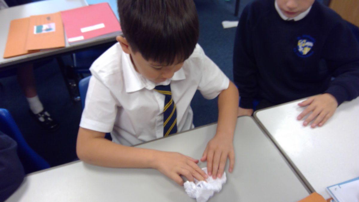 michael_primary's tweet image. Year 5
We explored the negative effects of online and offline bullying. We demonstrated, using a piece of paper, how the effects of bullying always remain. @STOC_CAT #stmiccomputing #stmicphse