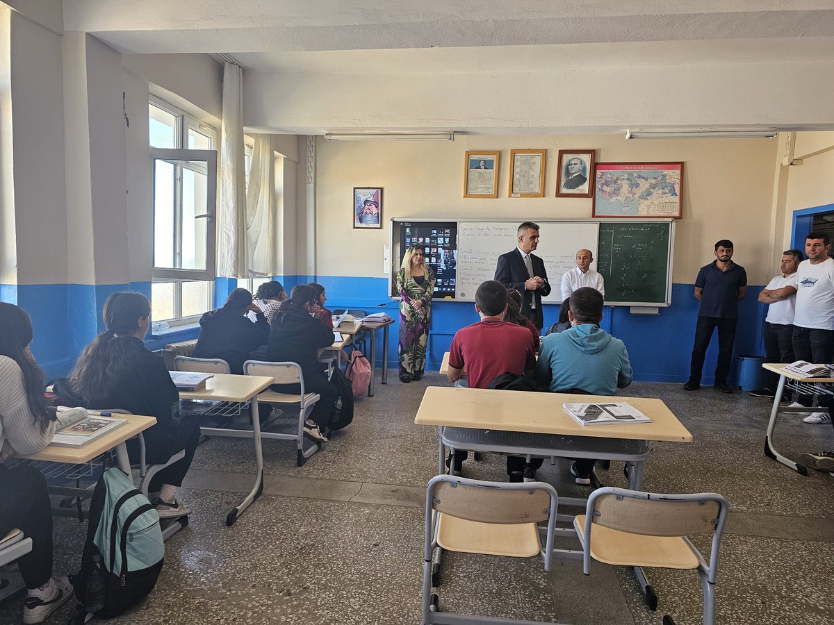 Arguvan_mem's tweet photo. ✔️ Arguvan Şehit Tuncay Göksu ÇPAL ziyaret edildi.
✔️ YKS hazırlık süreci üzerine sohbet edildi.
@MalatyaMem @ozhanak https://t.co/qq3PuXsLJm