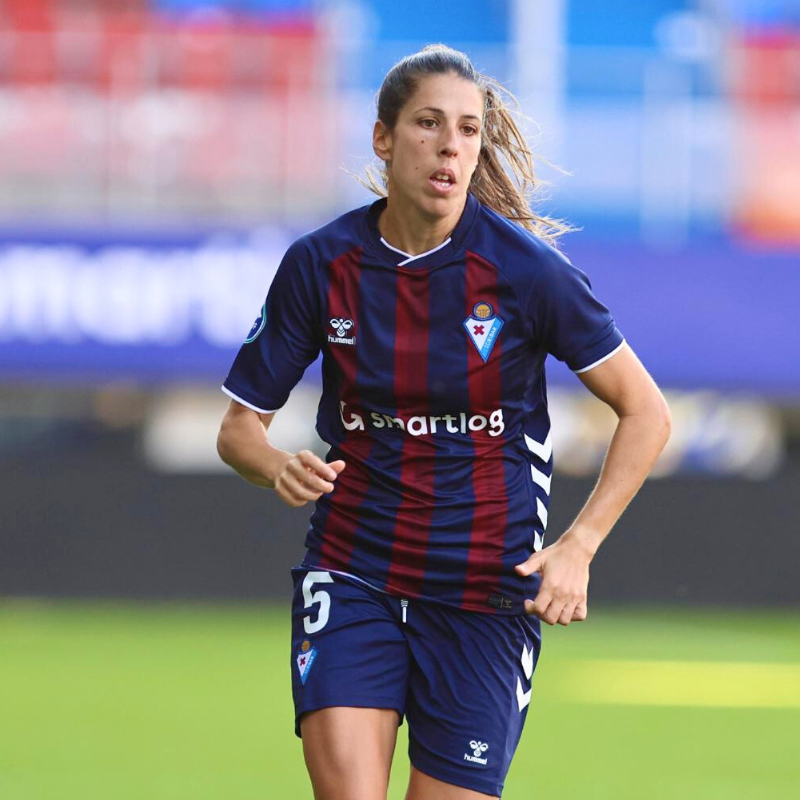 🔵🔴 VICTORIA EN VALENCIA

La SD Eibar se llevó los tres puntos en su visita al Levante UD (0-1) gracias a un gol en la recta final. Un triunfo importante en Liga F donde 𝐏𝐚𝐭𝐫𝐢 𝐎𝐣𝐞𝐝𝐚 volvió al once inicial y firmó un gran encuentro, consolidando su regreso con la