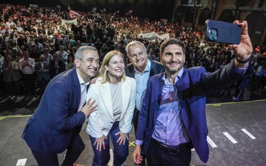 UNIDOS PARA DEFENDER SANTA FE 

Gran encuentro en Rosario para apoyar a la lista que va a ir al Congreso de la Nación a defender a la producción, a los pueblos y ciudades donde se genera la riqueza del país .
Ni los de Cristina ni los de Karina. 
Ahora, la fuerza de Argentina !