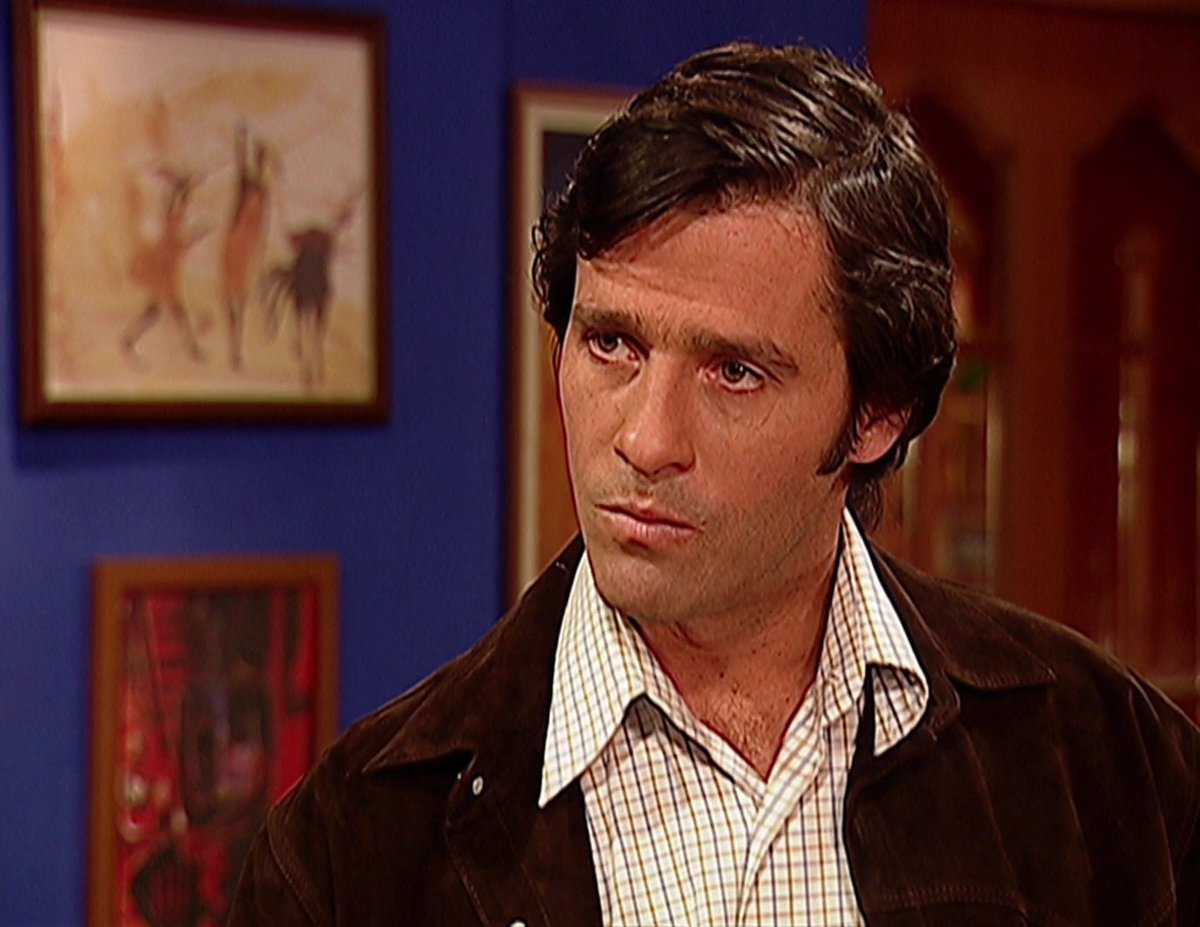 PasdeGavilanes's tweet photo. #PasiónDeGavilanes #PDG84 Fernando le confirma a doña Gabriela que Sarita tiene novio, pero se reserva su identidad. https://t.co/FVhKLkvs2r