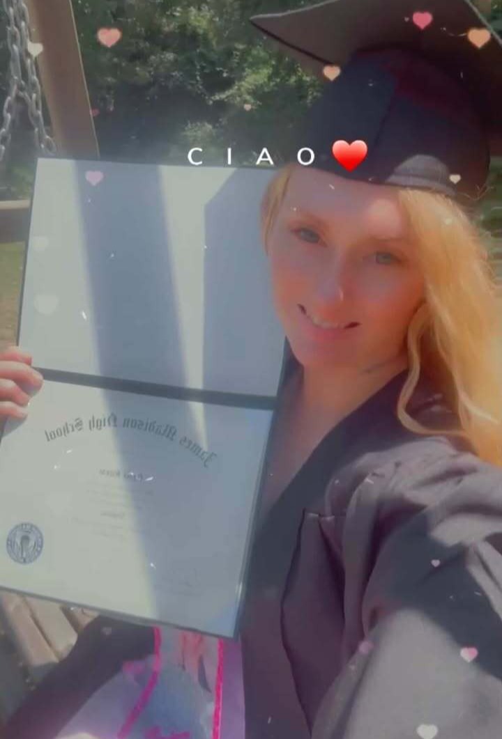 Kayla Sweat is owning it with the diploma. 🎓💪 

Let’s give a huge shoutout to this amazing grad who’s crushed every challenge along the way. Kayla’s hard work and passion are setting her up for an incredible future. Congrats, Kayla!