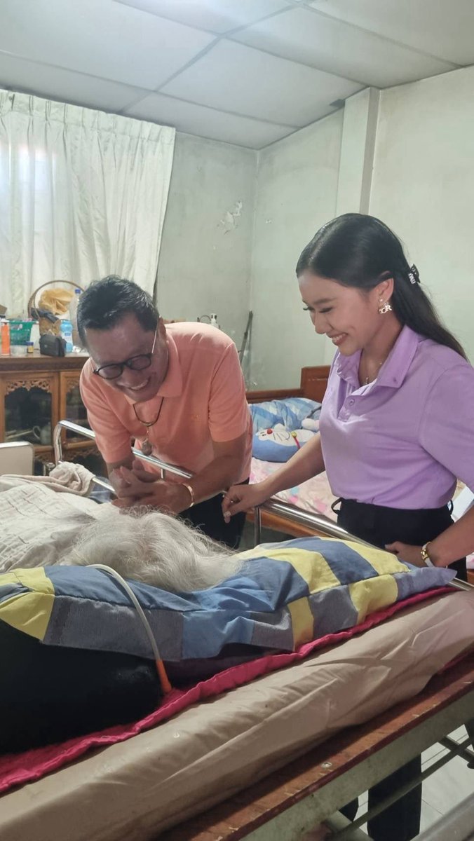 วันนี้ : ลงพื้นที่เยี่ยมมอบผ้าอ้อมผู้ใหญ่ ให้กับผู้สูงอายุ และผู้ที่มีปัญหาภาวะกลั้นปัสสาวะและอุจจาระไม่ได้ที่บ้าน ในชุมชนหมู่ที่ 3, ชุมชนหมู่ 4 และชุมชนหมู่ที่ 5 ไว้ใช้อำนวยความสะดวกในชีวิตประจำวัน สนับสนุนงบประมาณโดย กองทุนหลักประกันสุขภาพเทศบาลตำบลบางสีทอง 02.10.68