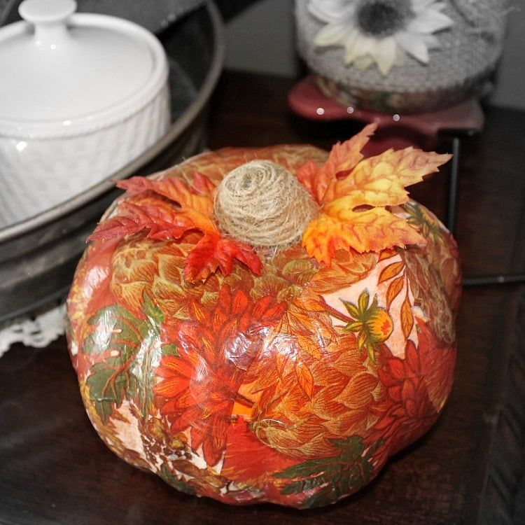shirleywood97's tweet image. A Dollar Tree styrofoam pumpkin, a pretty Fall napkin and some Mod Podge. Easy DIY Pumpkin decor for your home. #fallhomedecor #diyfalldecor
intelligentdomestications.com/fall-napkin-do…