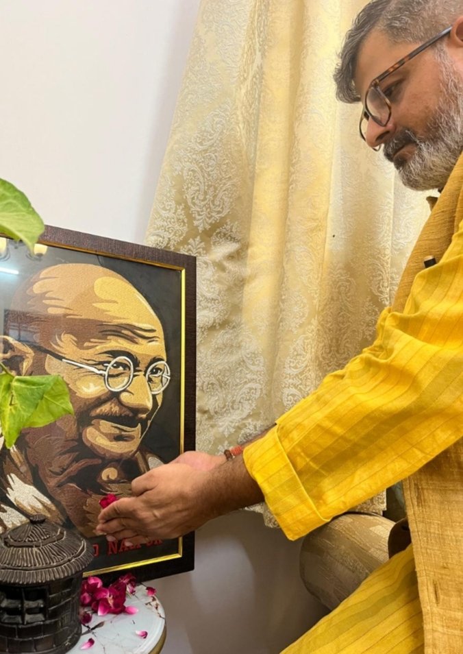 सम्पूर्ण विश्व को सत्य और अहिंसा का मार्ग दिखाने वाले महात्मा गांधी जी की जयंती पर सादर नमन 🙏🏾
#gandhijayanti2025