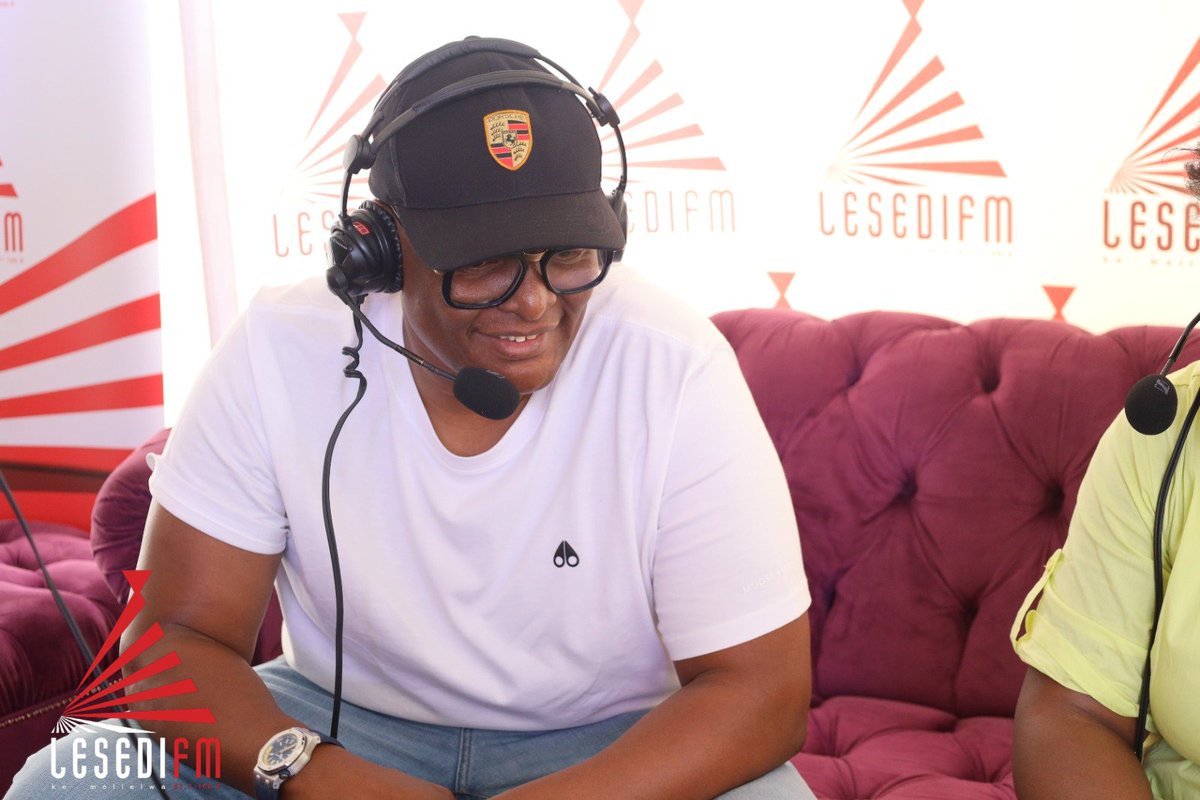 LesediFM's tweet photo. 🎙Re bua le Ntate Molefi Setlaleleng - mothehi wa Matlosana Hello Fest le Mme Nikiwe Num e leng Majoro phethahatso wa setereke sa Dr Kenneth Kaunda.

#hellofest2026 #LesediFM https://t.co/S1v4b4Bpf3