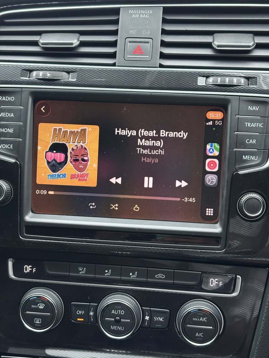mwanzo_k's tweet photo. Picked my friend’s GTI from the neighborhood carwash and I noticed how fast it goes from D1 to D4(CVT can’t relate) and I never went to D5 and beyond.(I’m a slow driver) 😂Apple car play is fantastic ✅ and the mnyambo between gears is quite nice 😁 https://t.co/Zp5dz1qwg9