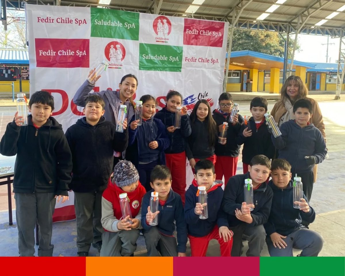 FedirChile's tweet photo. 💧🌱 ¡Promoviendo hábitos saludables desde la escuela!
En Pelarco realizamos El Poder del Agua, enseñando a niños y niñas que el agua es la mejor opción de hidratación para crecer y concentrarse 🙌
👉 https://t.co/rawOwTxvrv https://t.co/58JHRwSHE8