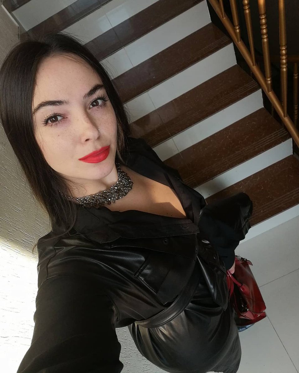 Look me in the eye😏