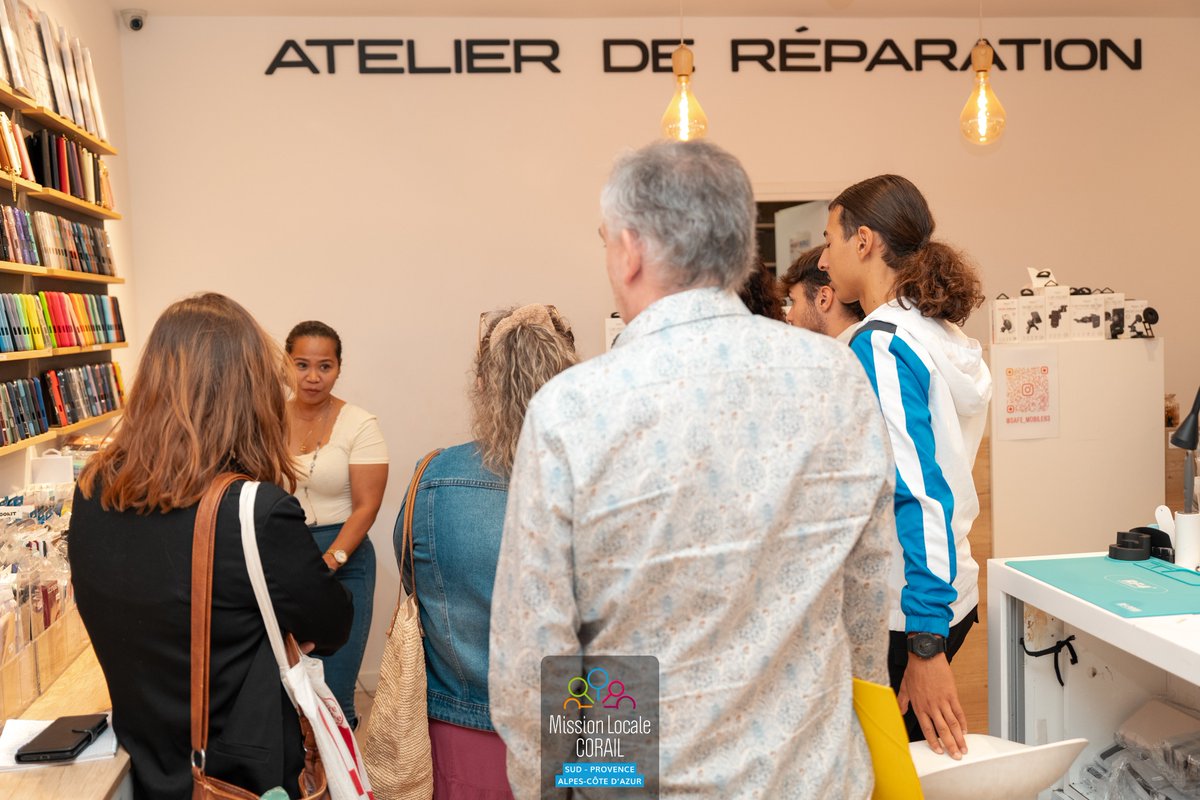 🚀 Belle énergie pour la #SemaineDesMétiersDuCommerce : échanges fructueux avec le Réseau pour l’emploi, les Opco &amp; nos enseignes partenaires. Merci pour l’accueil et les belles perspectives offertes aux candidats ! 🤝✨