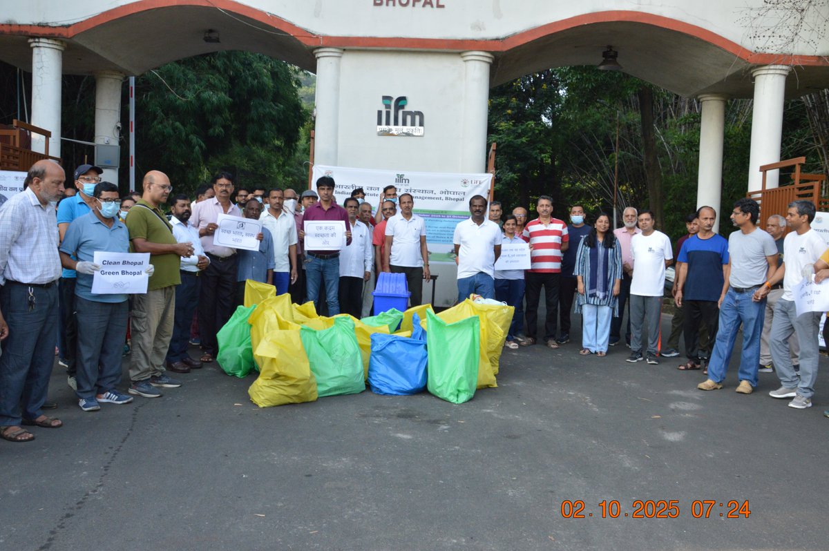 IIfmBhopal's tweet image. Indian Institute of Forest Management (IIFM), Bhopal, organized a cleanliness drive under the nationwide &quot;Special Campaign 5.0 for Institutionalizing Swachhta and Minimizing Pendency&quot; from 7:00 to 8:00 AM.
#SpecialCampaign5  #SwachhataHiSeva2025 #IIFM #SwachhBharatMission