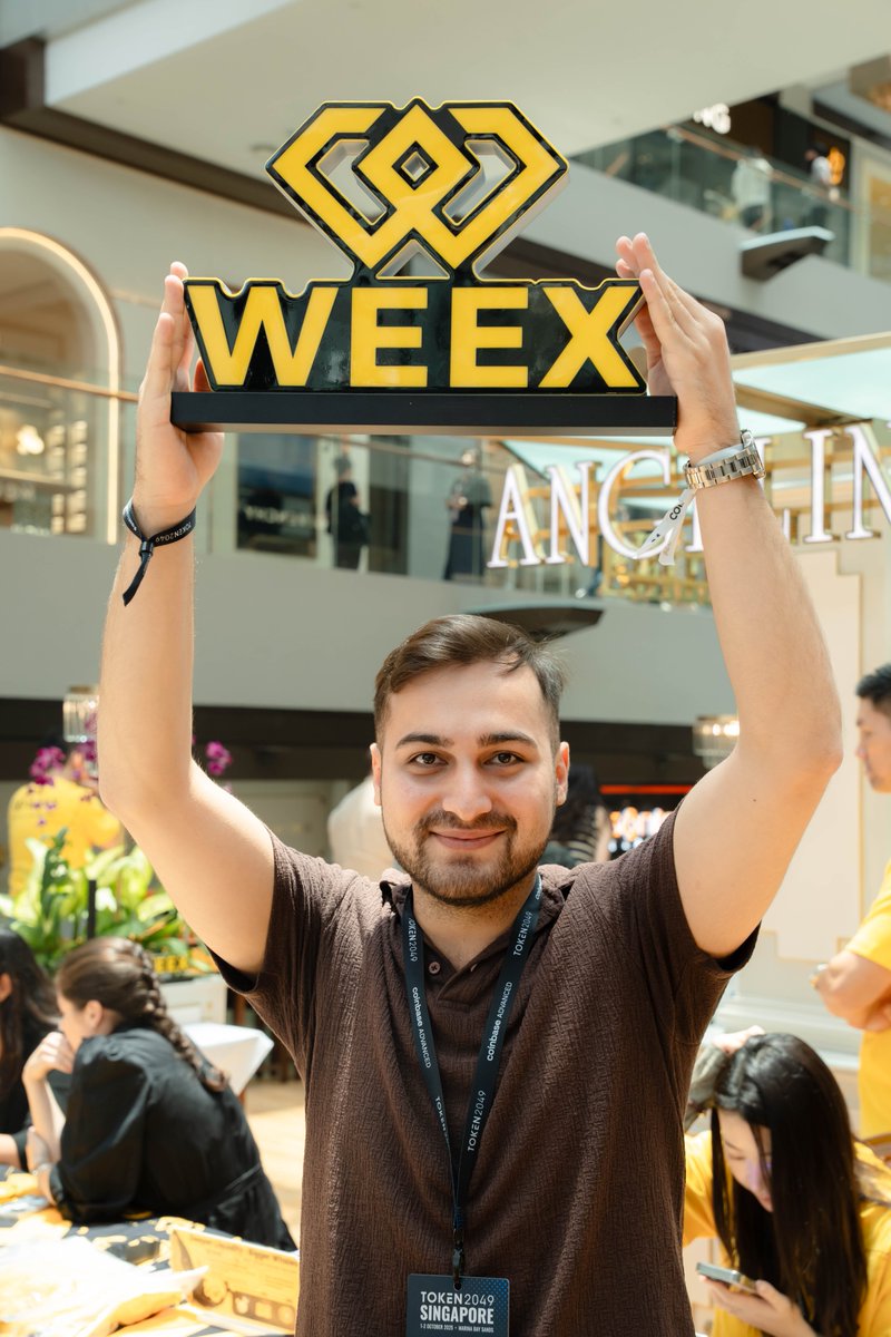 WEEX_Official's tweet photo. Day 2 at @token2049 was even bigger! 🚀
From packed crowds at the WEEX booth to surprise whale hunts 🐳 and our cozy Angelina Café ☕ —every moment was filled with energy, community & good vibes.
WEEX’s 2049 trip wraps up on a high note — thank you Singapore! 💛
More reviews👉https://t.co/fkXQz9wwQS
#WEEX #TOKEN2049 #LifeWithWEEX